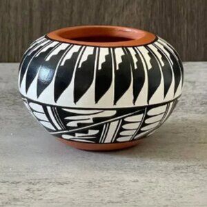 V. Tafoya Vangie Jemez Pueblo NM Native American Hand Painted Round Clay Pot 2"
